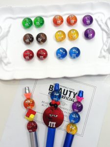 16mm Clear Acrylic M&M Beads for DIY Pen Making & Phone Chains 16mm transparent printed acrylic m bean emoji round beads, diy accessories for phone chains, bag straps & pen decorations