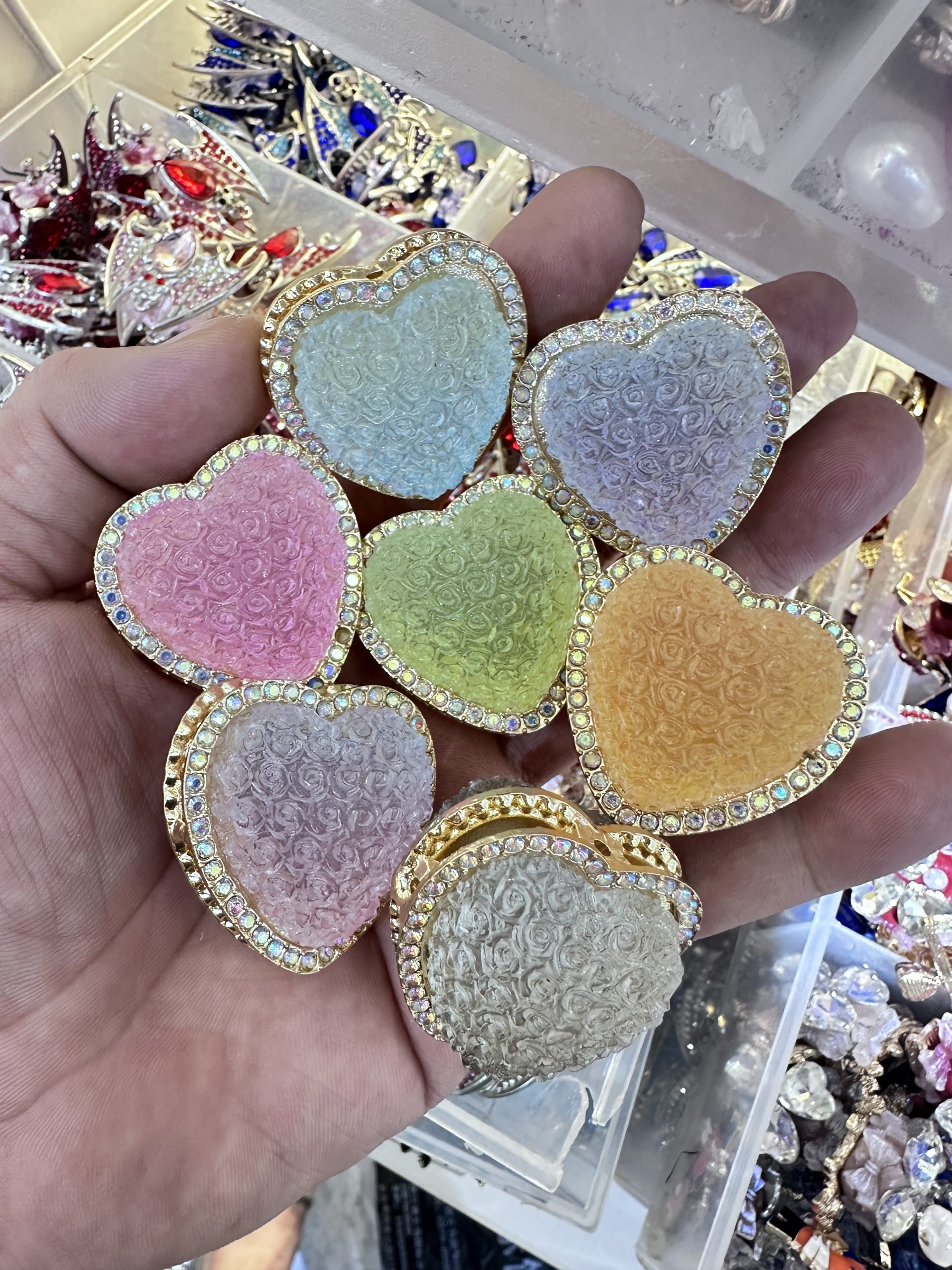 A-155 Gold Glow-in-the-Dark Heart-Shaped DIY Accessory
