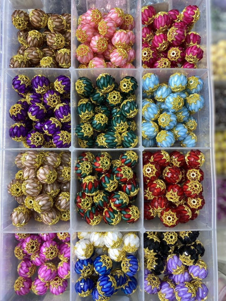 A-172 10 pieces in assorted colors.